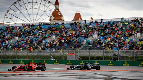 De Russische Formule 1-Grand Prix van Sochi: Een Verloren Kansen en Politieke Spelen op de Zwarte Zee Kust