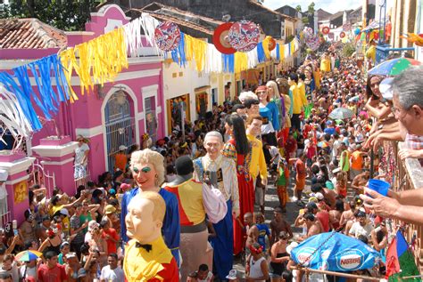 De rol van de Olinda Carnaval tijdens de sociale en culturele hervorming van Brazilië in de jaren 21ste eeuw