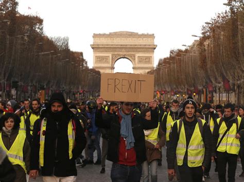 De Verrassende Impact van de Gilets Jaunes Protesten op de Franse Maatschappij: Een Onderzoek naar Oorzaken en Gevolgen